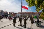 Foto: Biało-czerwona flaga zawisła na Starym Rynku